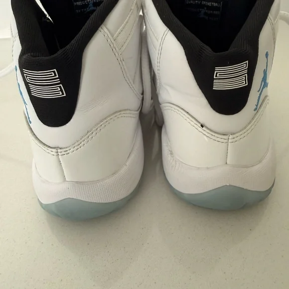 Aid Jordan Retro 11 Youth White and Blue Sneakers - Size 5 - Picture 2 of 10